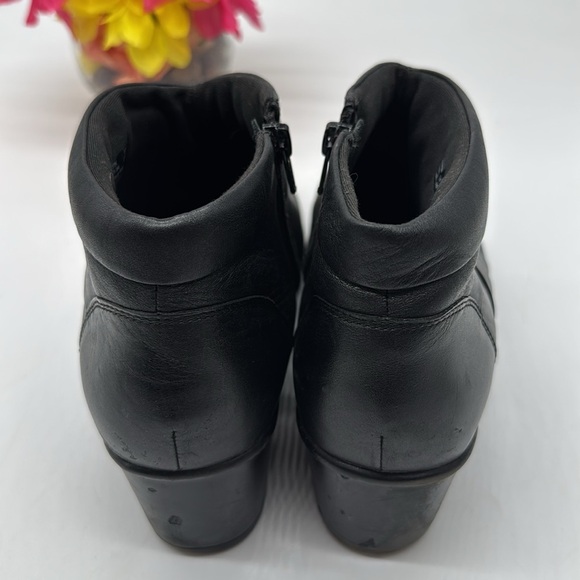 Clarks Black Ankle Boots with Low Heel and Sleek Design Size 9 BAB7735H - Picture 3 of 8